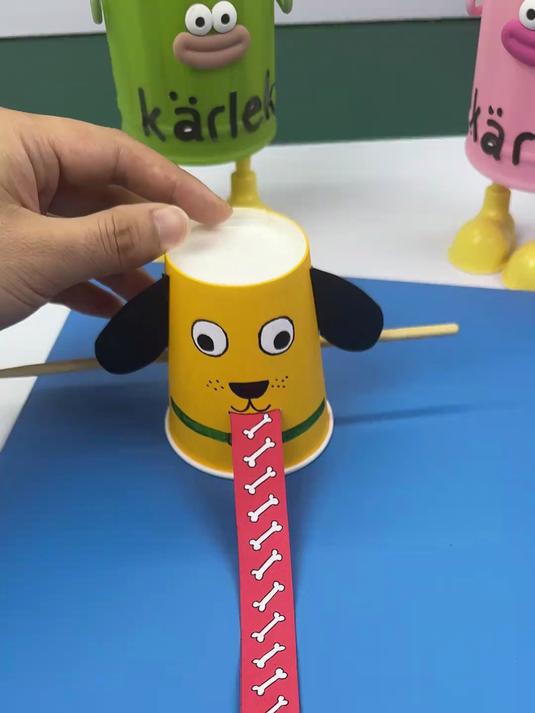 用过的纸杯不要扔,可以做个吃骨头的小狗~ 简单又好玩