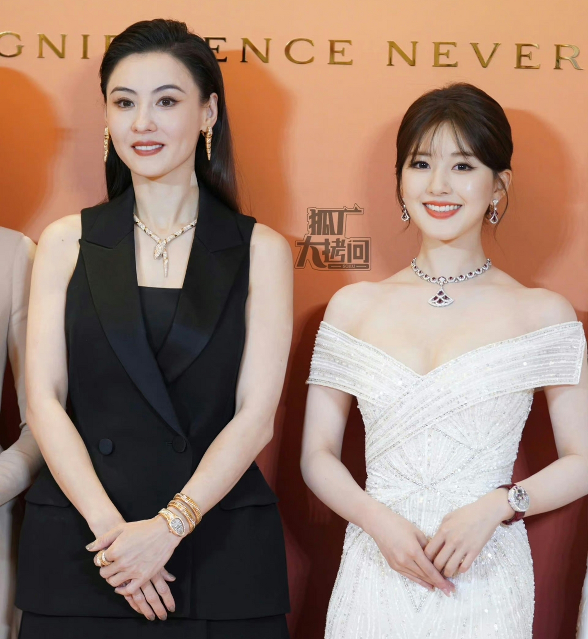 有网友说,43岁的张柏芝比24岁的赵露思还要年轻!只能说,各有各的美吧!