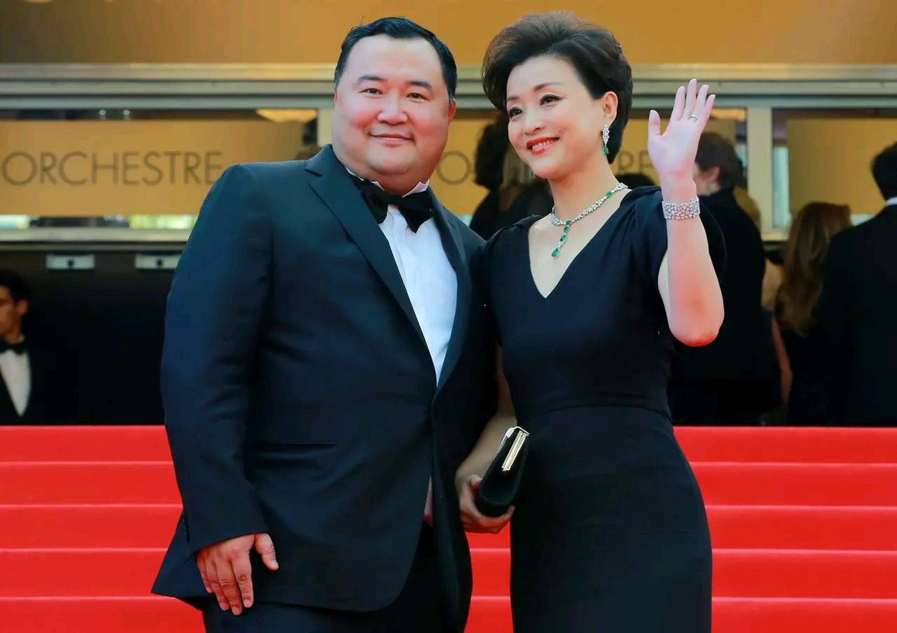 杨澜非要和银行上班的丈夫张一兵离婚,转身嫁给了体重200斤,身价百亿