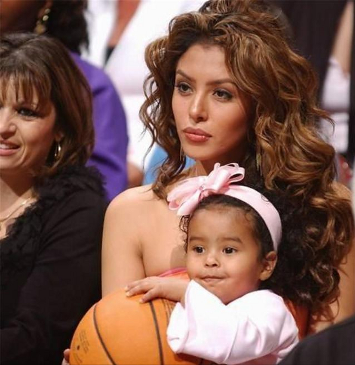 瓦妮莎·布莱恩特旧照,可以看出她年轻时身并不是太丰满