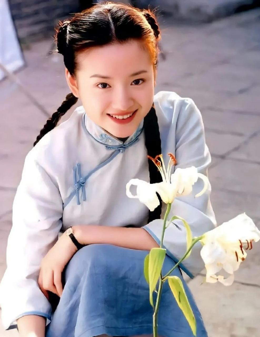 年轻时的董洁是多少人心中的"白月光"啊.