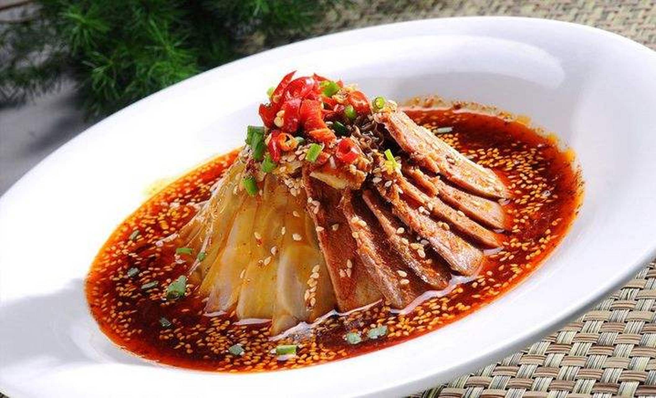 夫妻肺片是四川省成都市的一个知名美食.