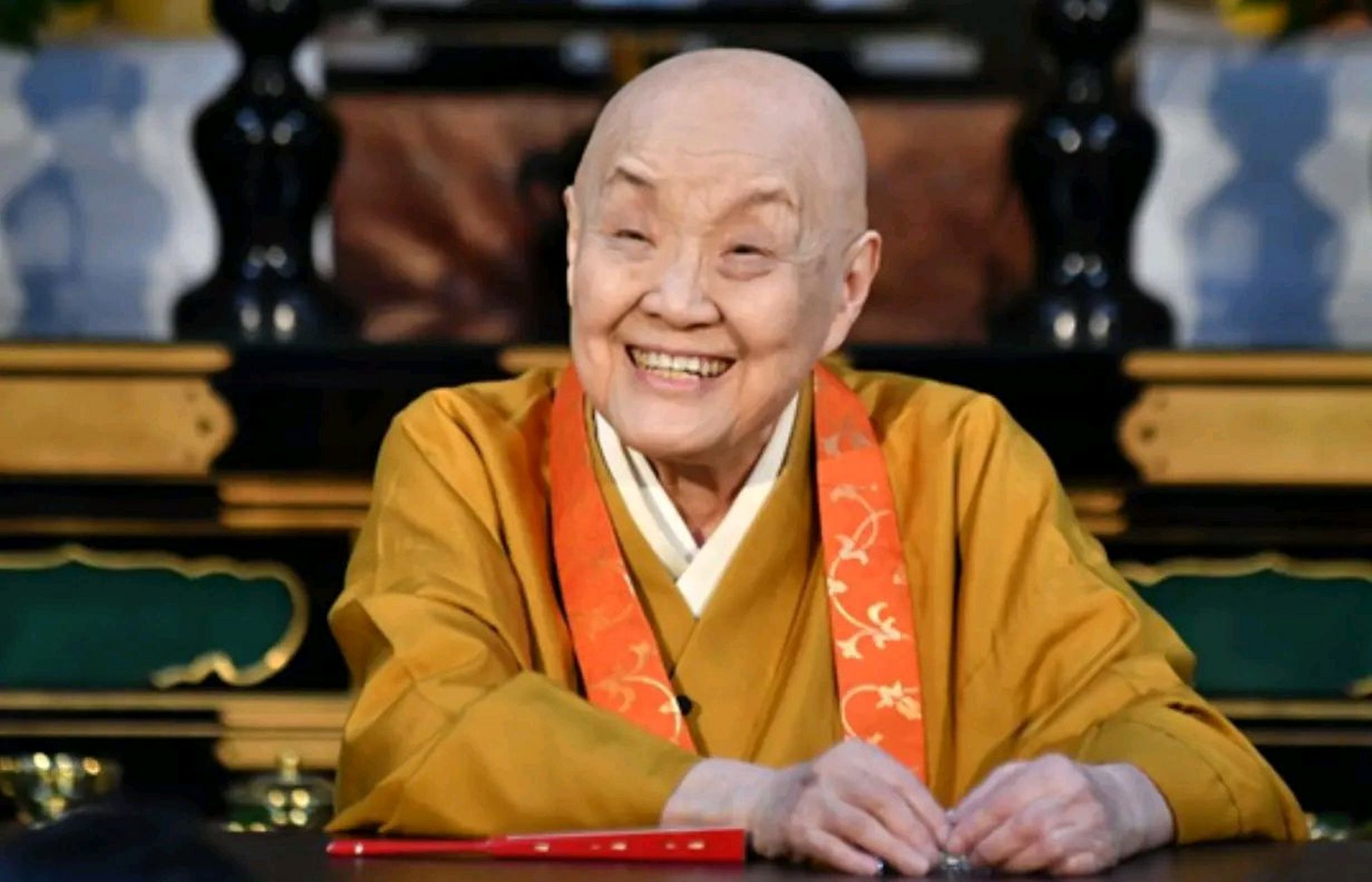 2018年,面对专访记者的镜头,96岁的濑户内寂听回顾了自己的一生,说出