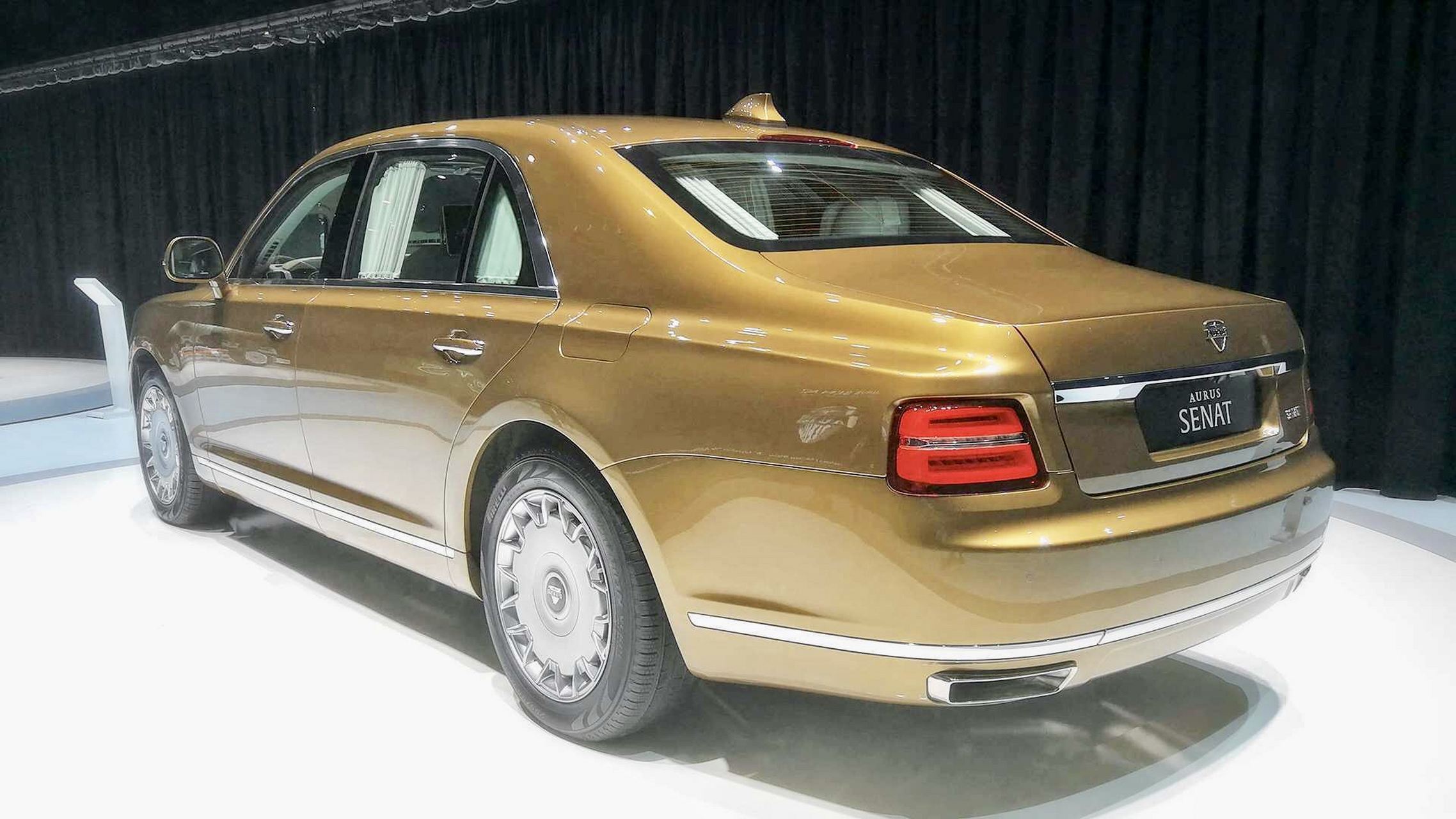 这款阿鲁斯轿车来自于俄罗斯,在俄罗斯的地位相当于国内的红旗轿车