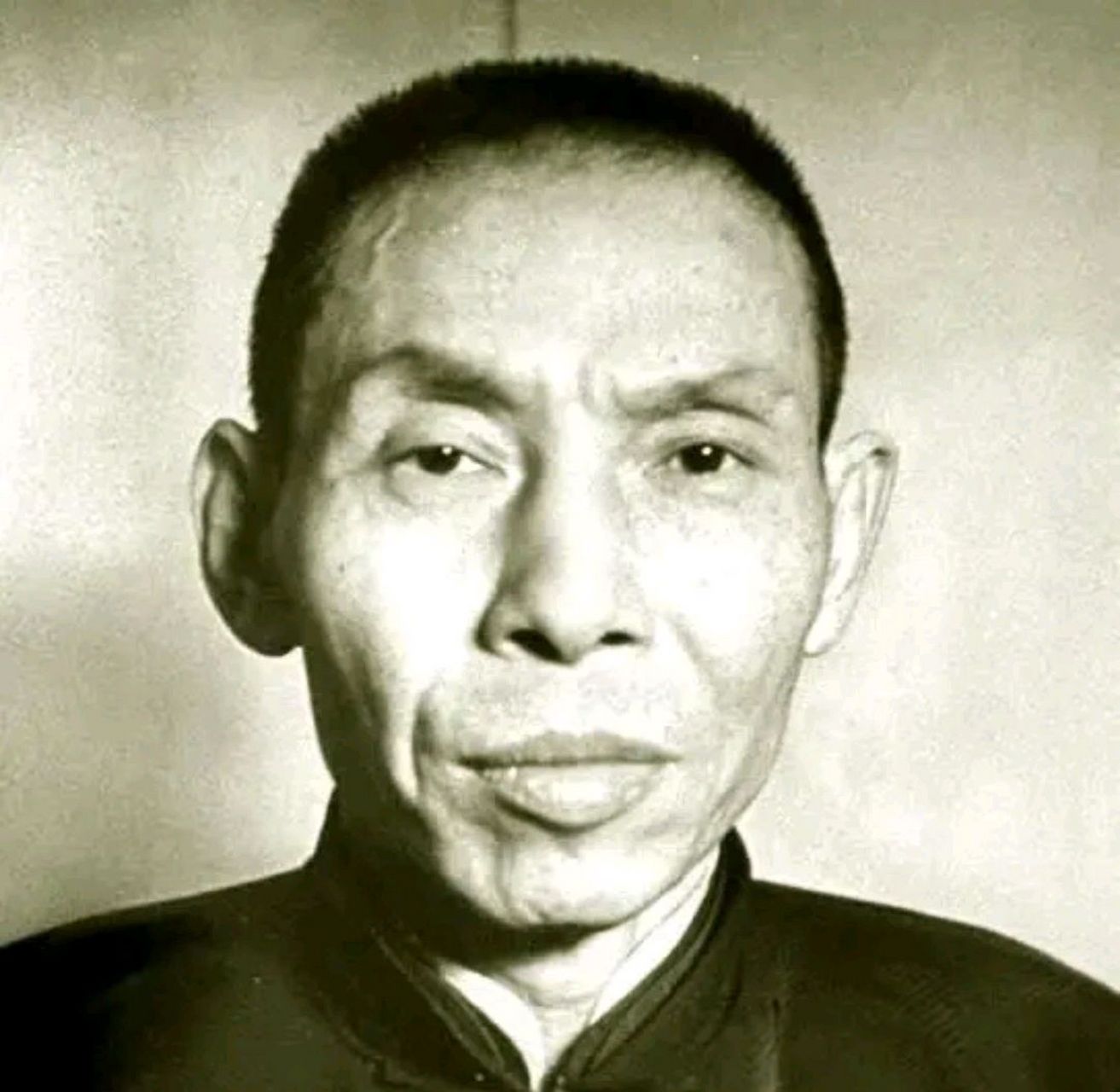 1951年8月16日,杜月笙64岁生日的前一天,他病逝在香港.