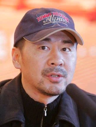 岁月催人老,十二位50岁以上的男明星看看差别有多大!