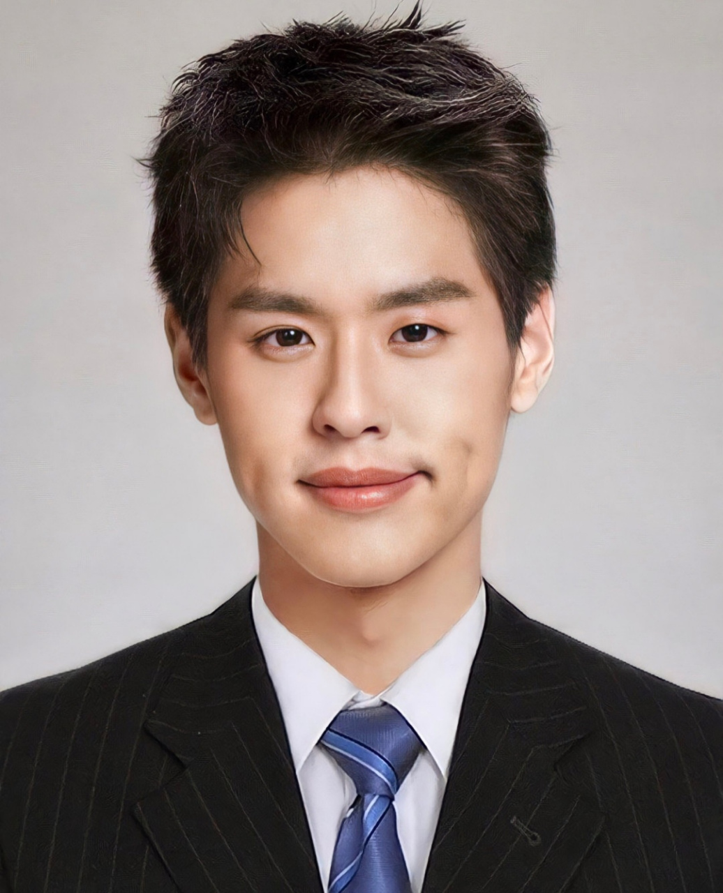 娱乐# 男明星证件照大赏,五官立体真的很占优势#明星# #美式证件照