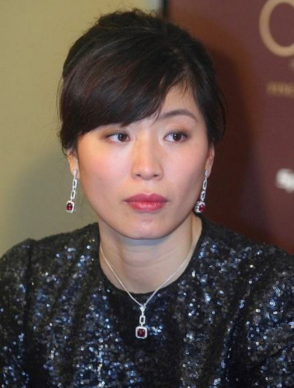 叶莉,前中国女篮职业运动员,1981年11月 出生于上海,司职中锋,身高190