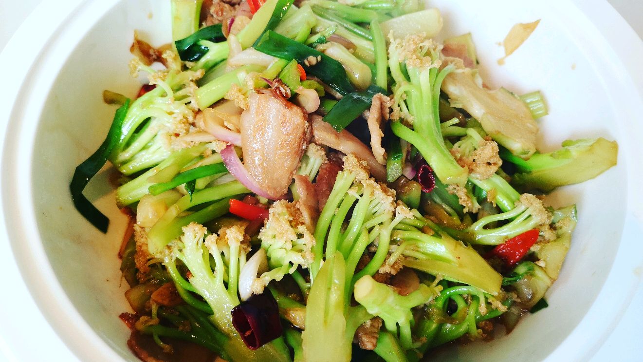 干锅花菜家常版,其实并不难,难的是材料的选取