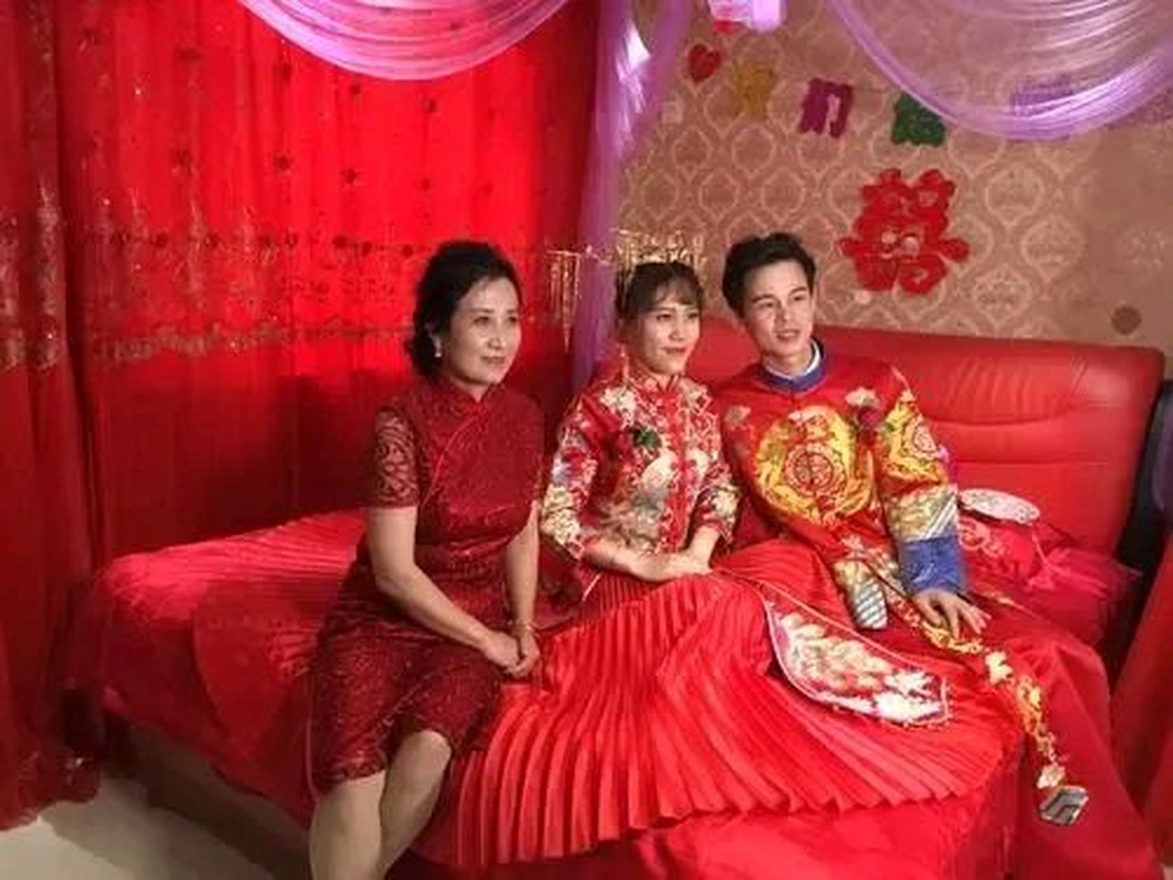 两个年轻人刚结婚,丈夫就发现妻子在房事上经验十足,丈夫没多想,只当