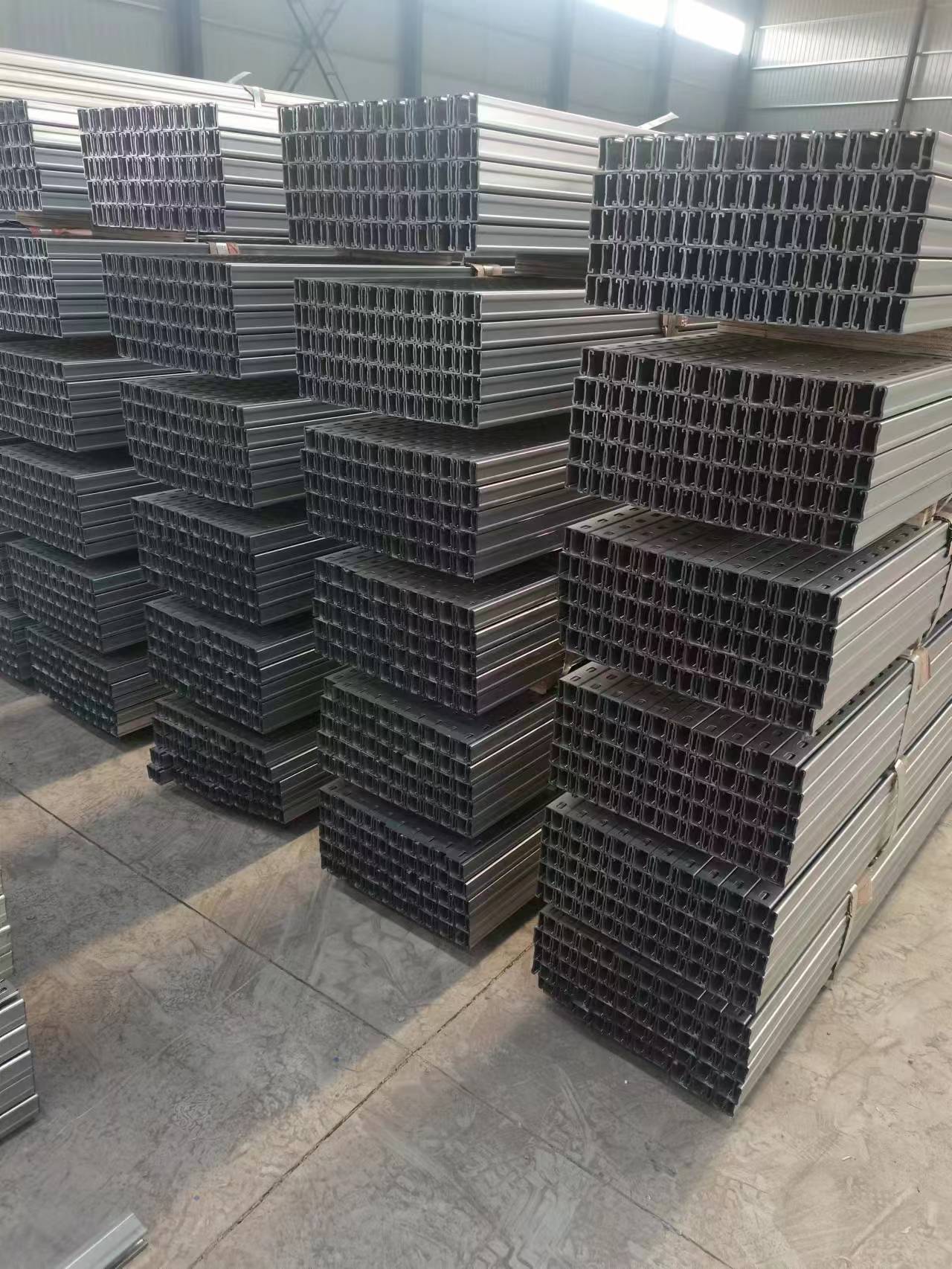 锌铝镁光伏支架比热镀锌光伏支架的优势