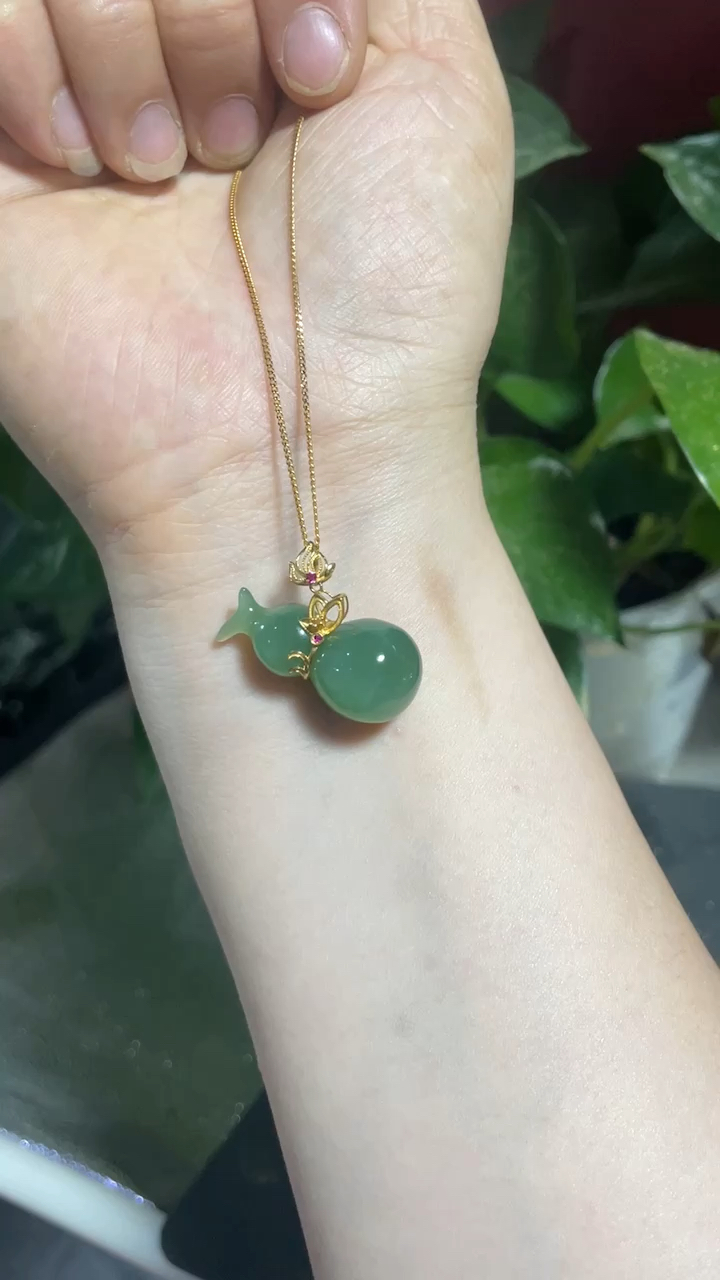 自然光拍 18k金镶嵌 和田碧玉 猫眼葫芦吊坠 立体造型 饱满圆润