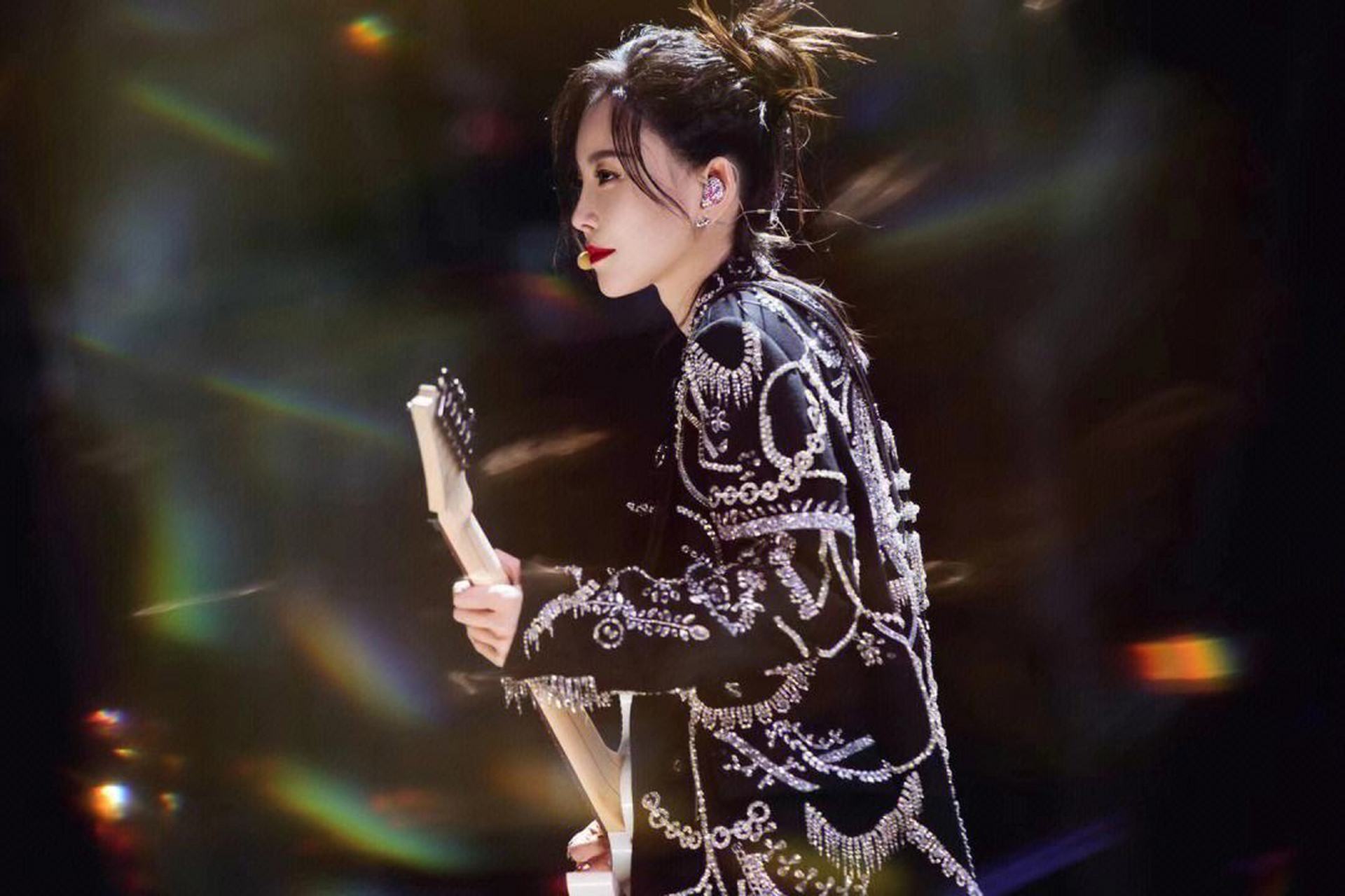 李小璐的新男友又是个rapper.  3.