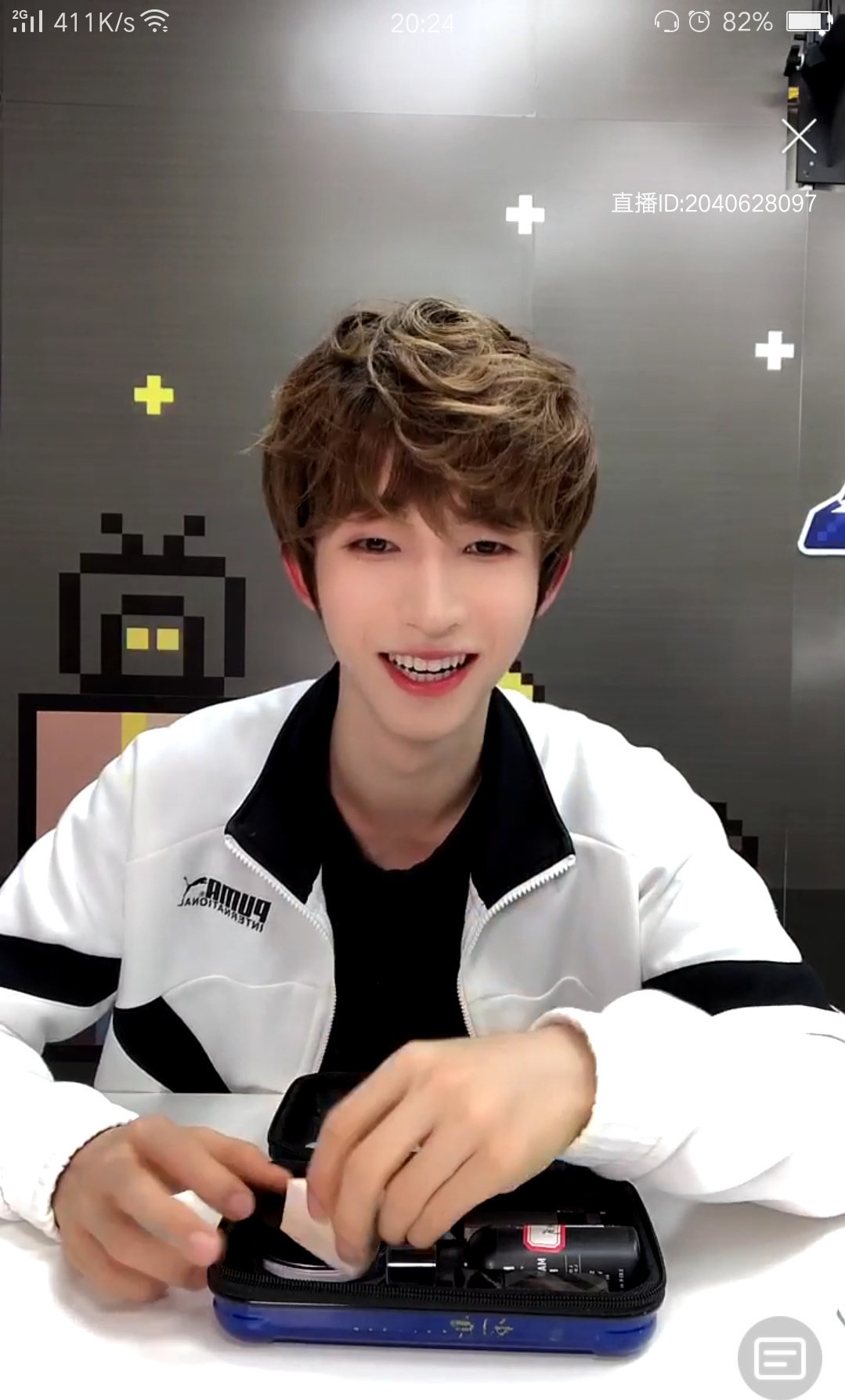 创造营4刘宇直播图片:我爱的白衣少年~