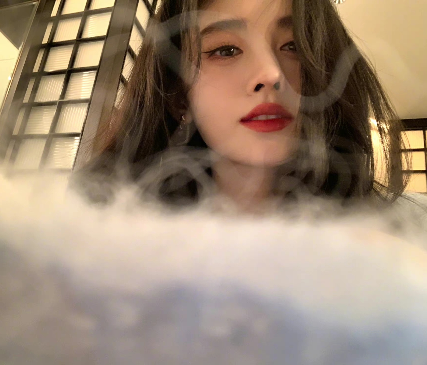 鞠婧祎图片:姐姐自拍也太美了