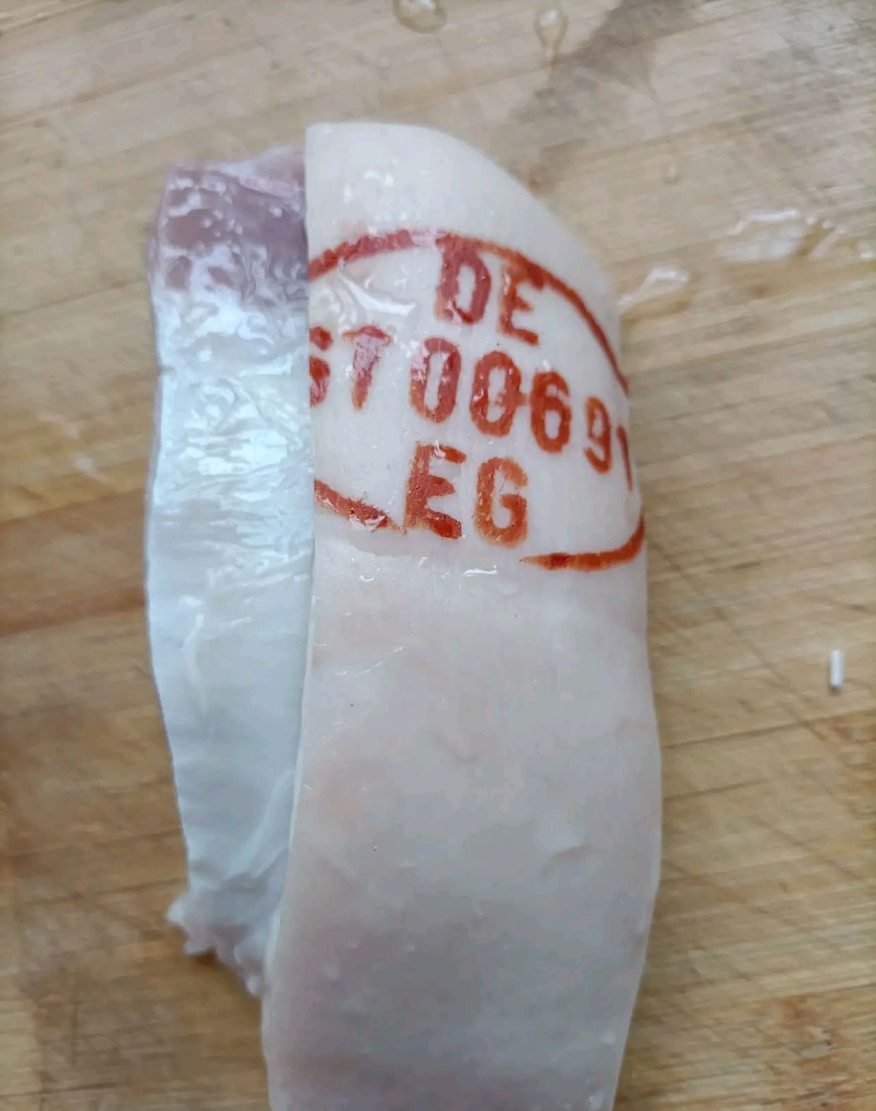 超市采购便宜猪肉,发现肉上盖了印章,大家知道什么情况吗?