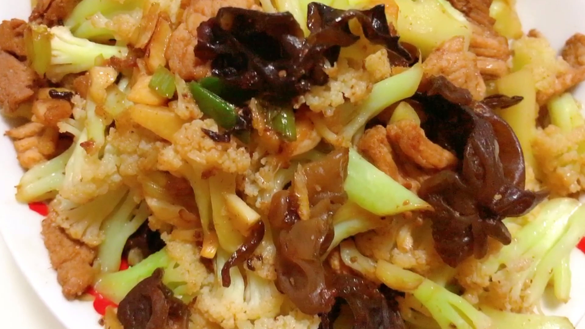 花菜木耳炒肉,味道特别好吃,这样搭配健康又营养