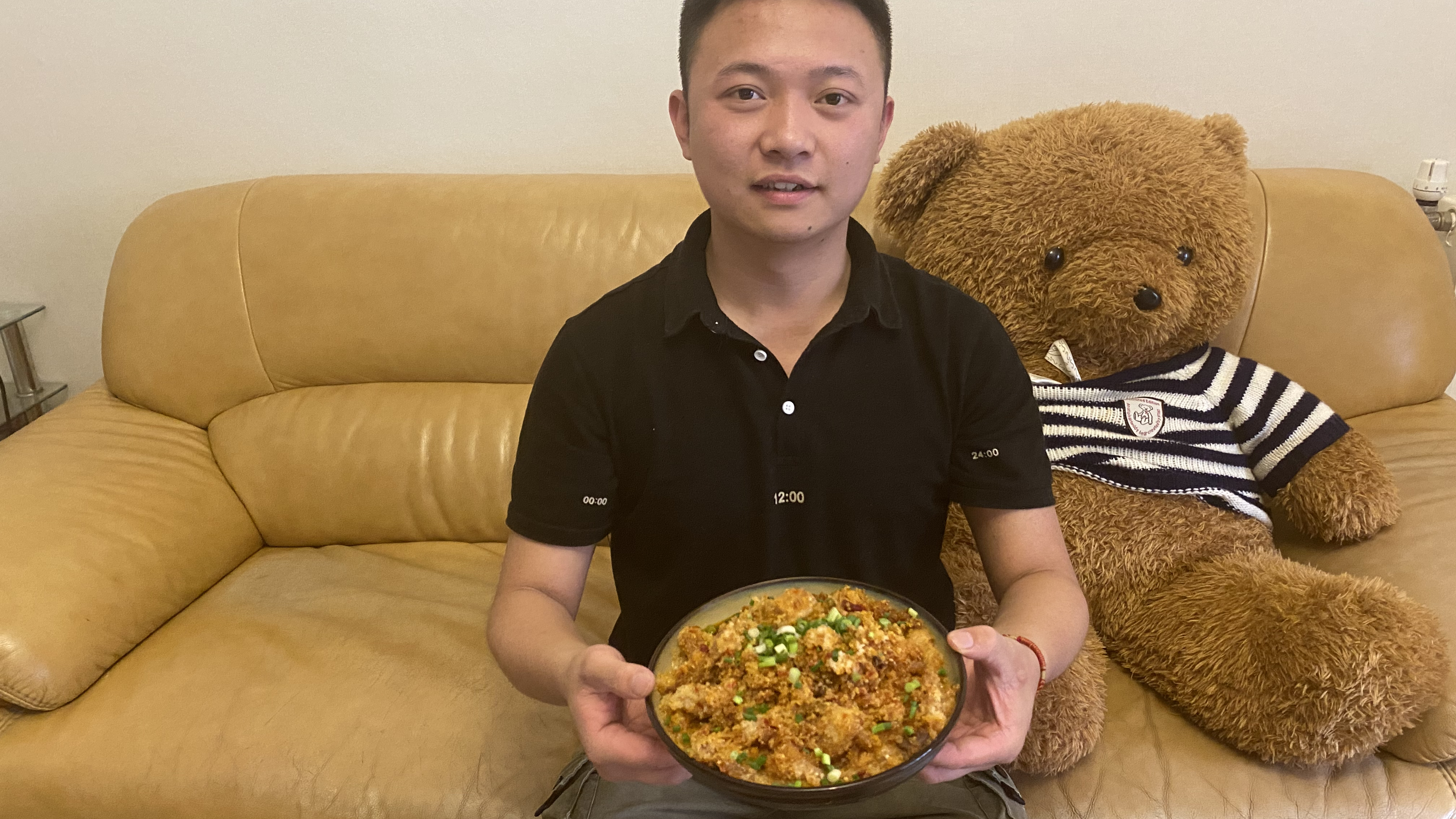 新东方厨师做一份四川传统美食“粉蒸肉”,你们那里的做法一样吗