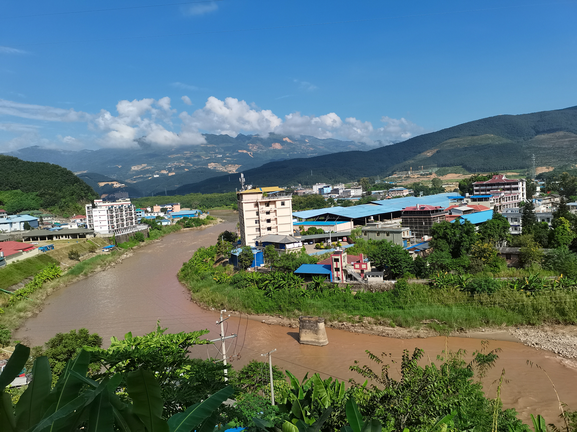 站在缅甸佤邦看中国