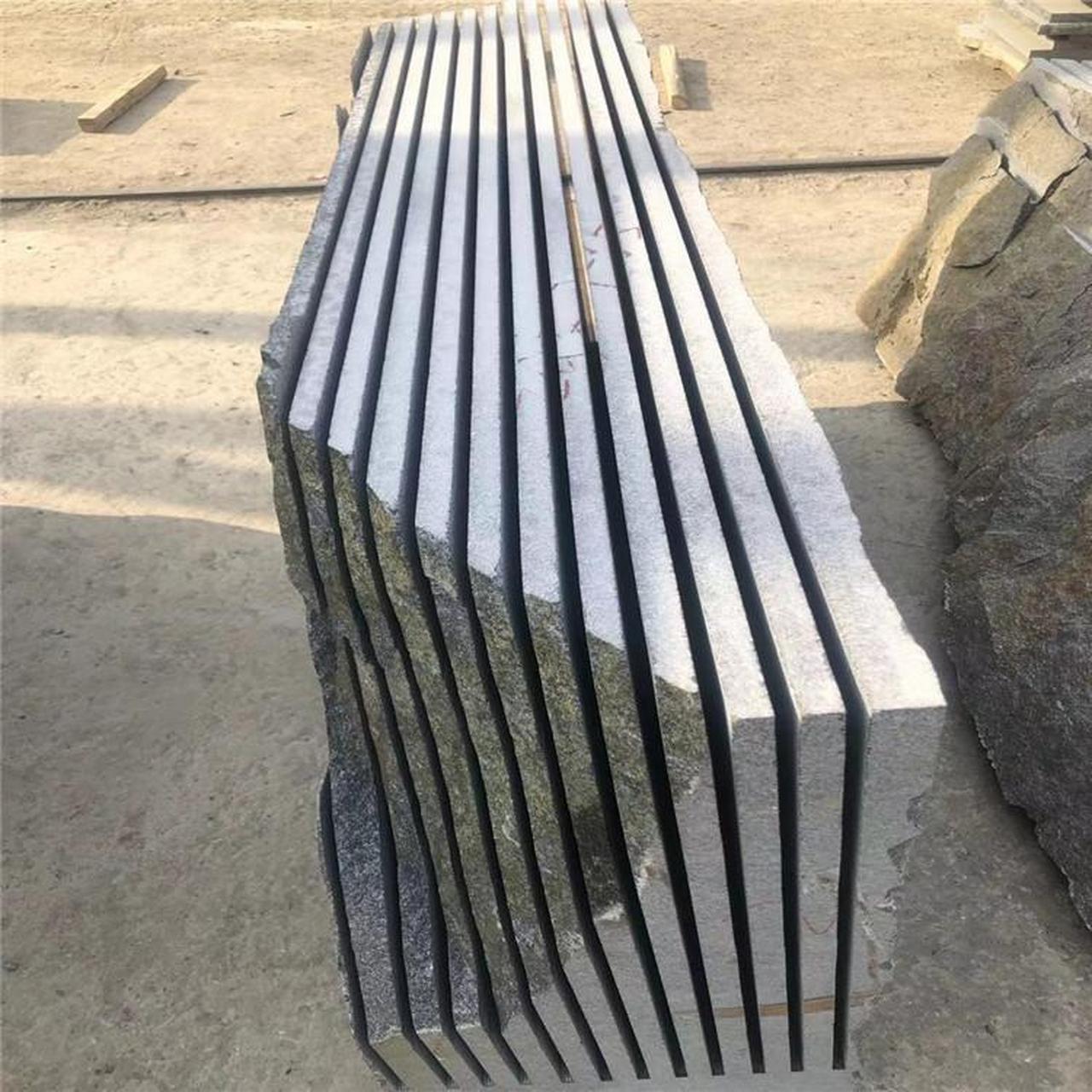 这种纹理使得滨州青石材在装饰应用中能够与各种风格的建筑和景观相