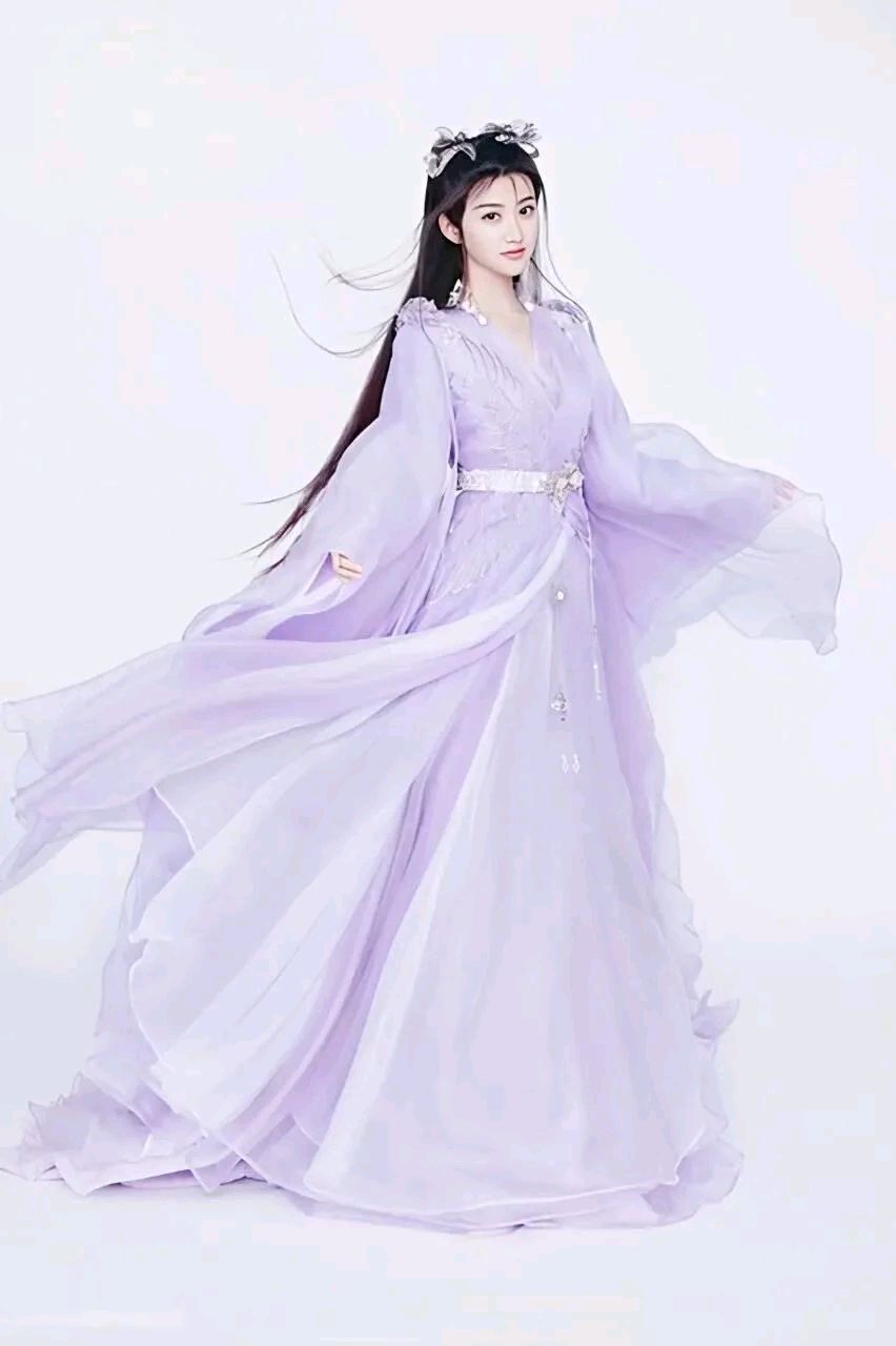 景甜古装仙女裙,与之倾国倾城的容貌完美契合,神仙姐姐也不过如此吧.