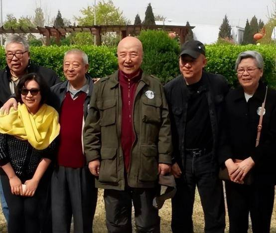 时隔30年黄秋燕与李连杰再度同框,她美貌不减,他眼神坚定