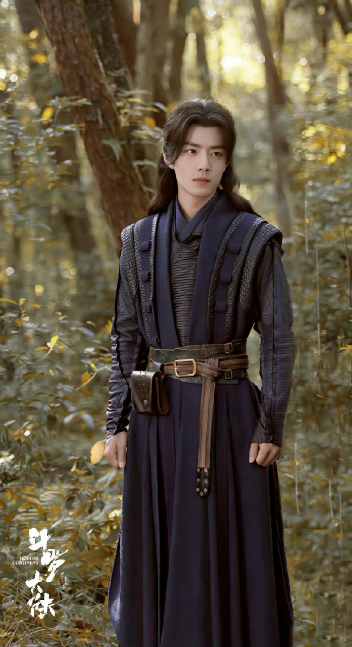 肖战好喜欢这种腰带系法,从魏无羡,唐三到现实中的自己!#肖战