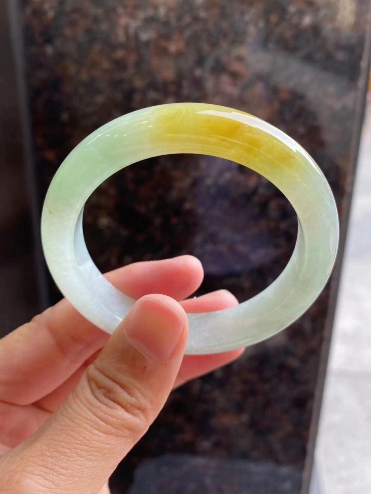黄加绿翡翠手镯