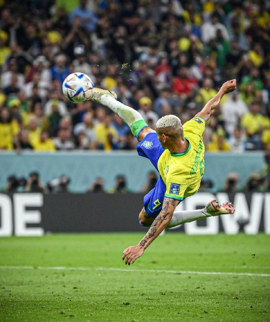 这倒挂金钩,完成的相当漂亮,即使给国足10年都学不会吧,这就是差距啊