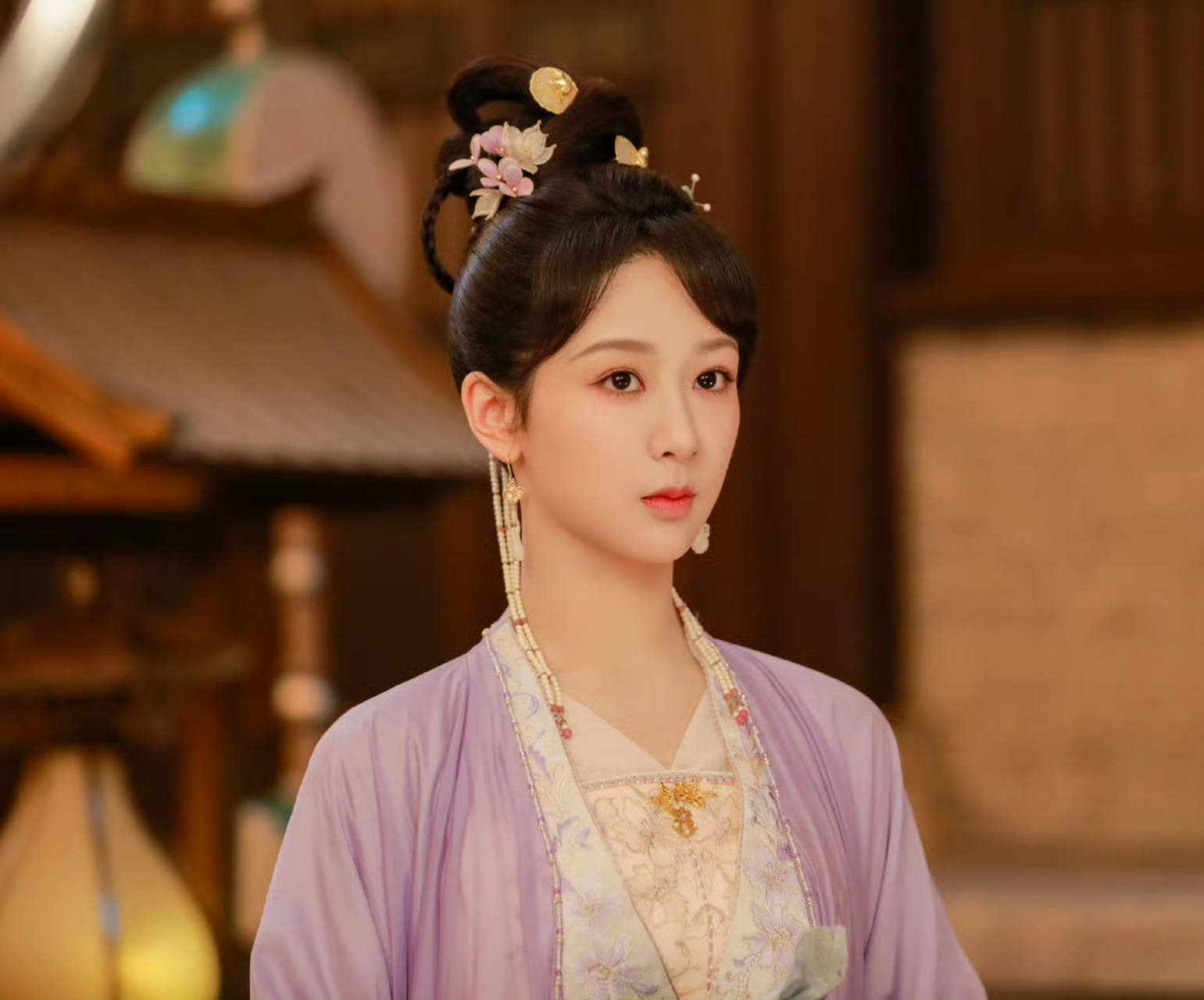 杨紫长相思# 一杯酒,一回眸,今日18点与杨紫小夭不见不散!