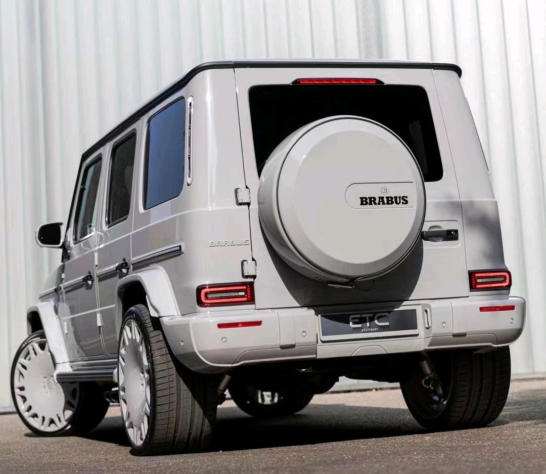 奔驰g800海外亮相,霸气十足,新造型相当威猛,v8引擎 四驱