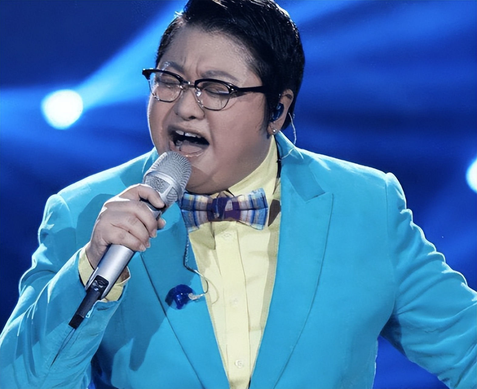 韩红# #正能量# 韩红,这个人是我认为真正意义上的有担当的歌手他 