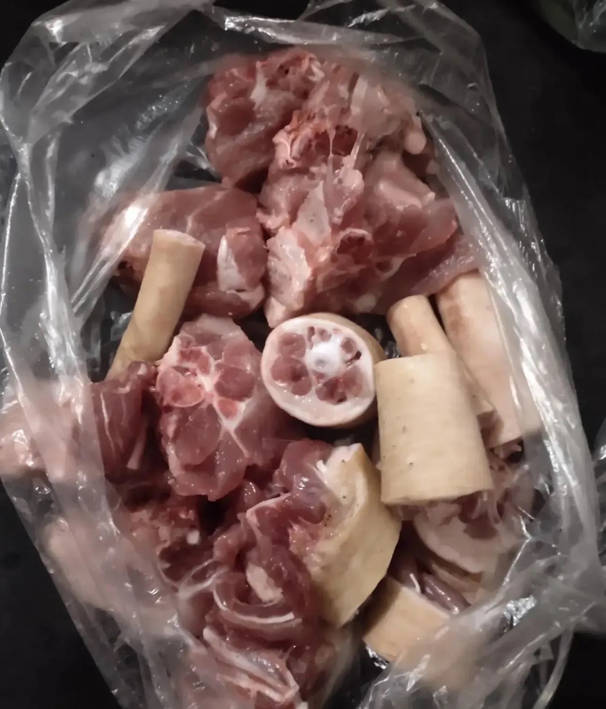 因为是熟人麻,就没问价钱,之前买过猪尾16元1斤的,尾龙骨15元1斤,以为