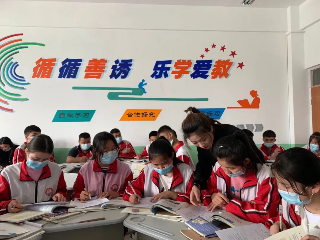 沙雅县第三中学举行青年教师汇报课比赛