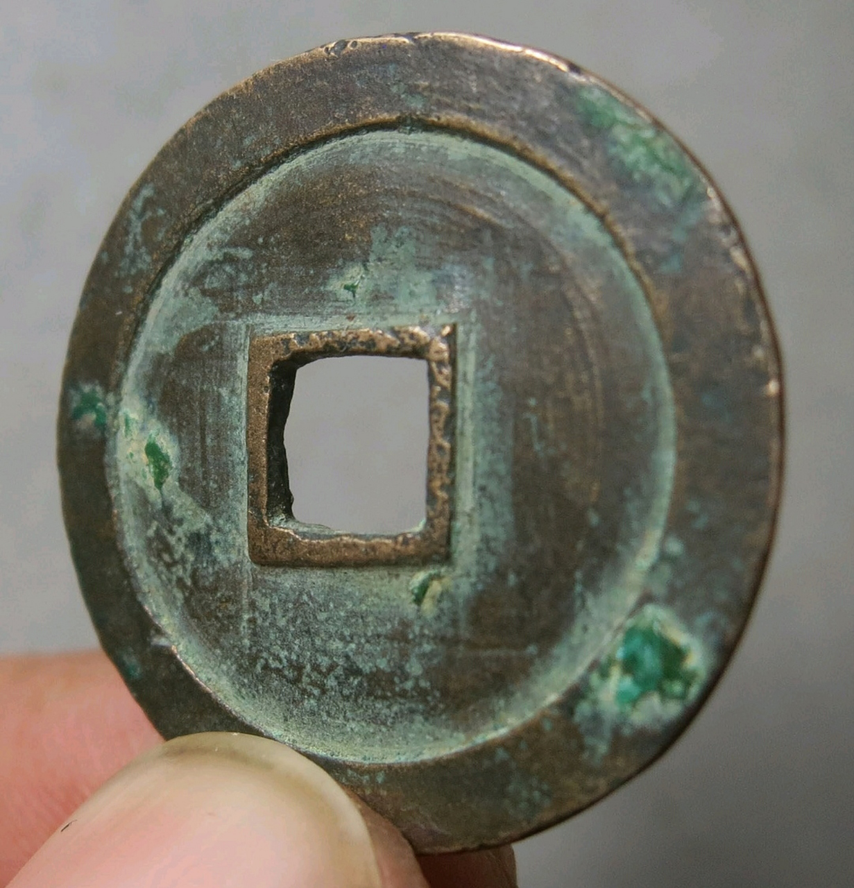 公博评级的永乐通宝母钱, 看正面真没有敢认, 背面倒还真有两分母钱的