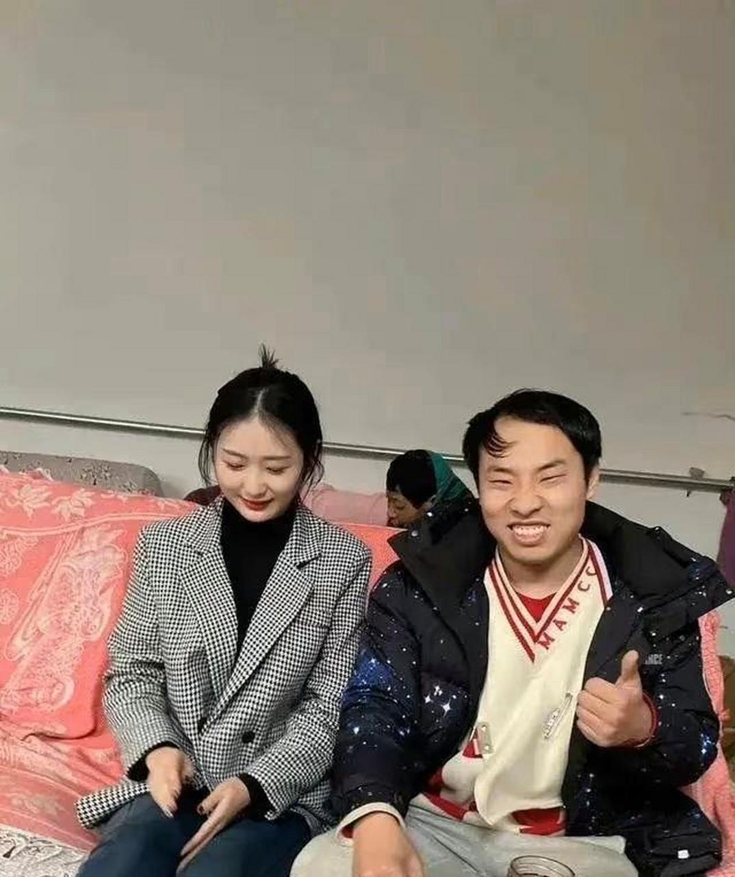 小伙真不赖,能娶到这么漂亮的女人做老婆,他应该是有两把刷子的.