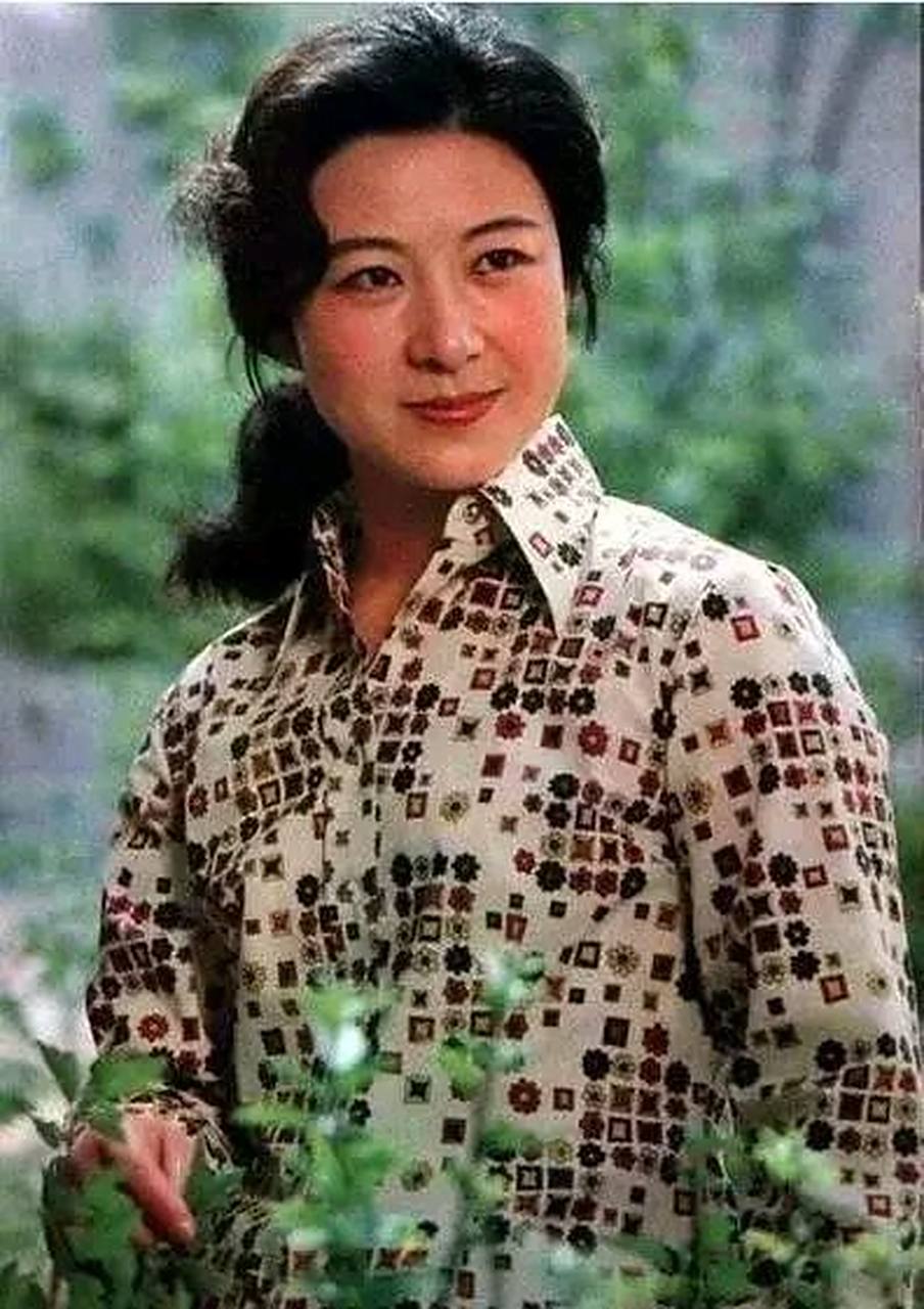 七,八十年代,来自江苏徐州市的女明星王馥荔,在电影《金光大道》中