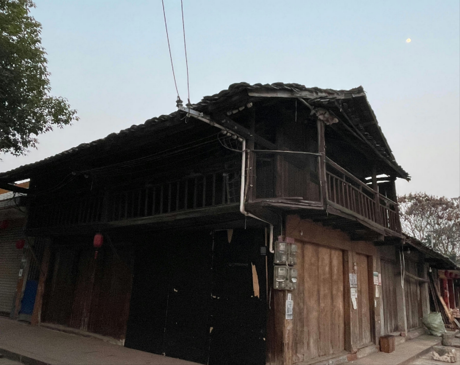 眉山市青神县的汉阳古镇,是一座千年古镇,位于四川省眉山市青神县城南