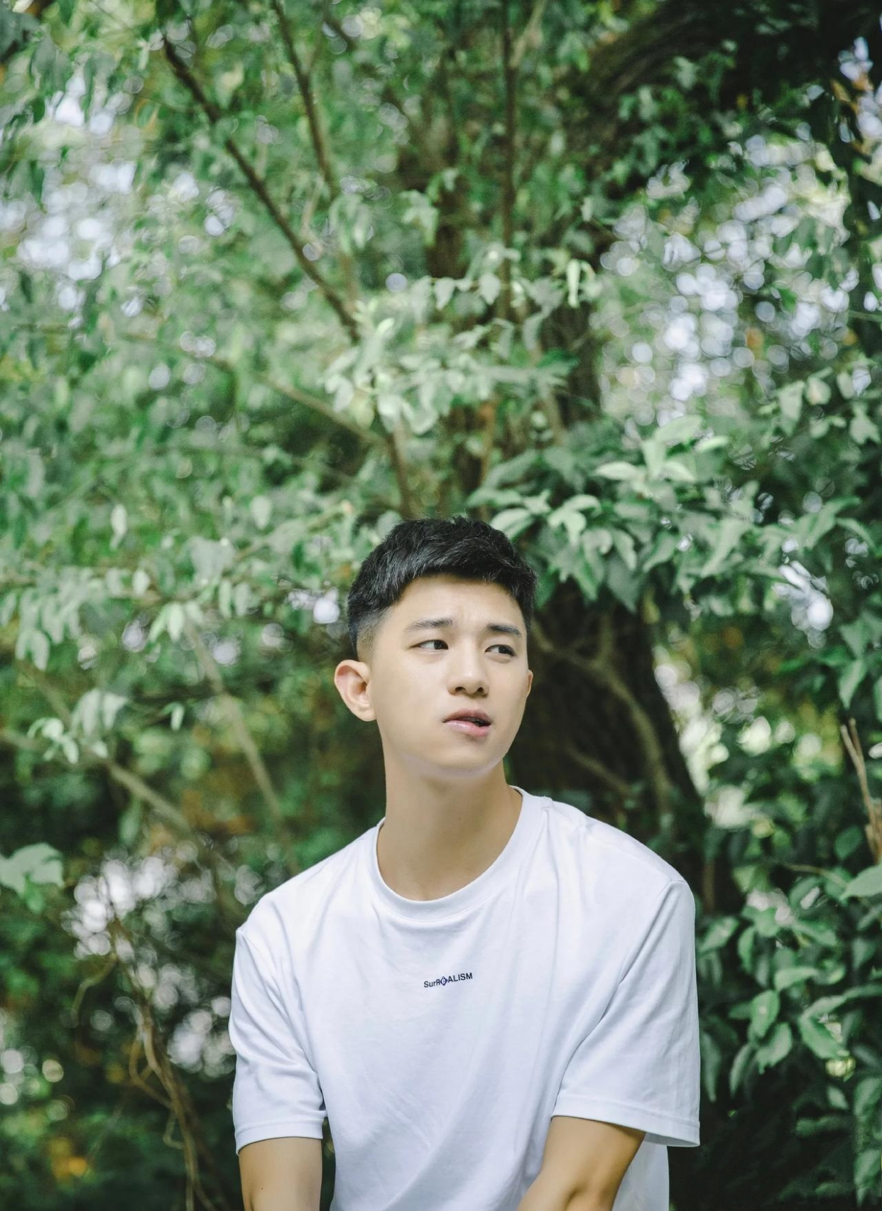 组图:帅气,白净的00后小奶狗,阳光下流着汗,楚楚可人的男孩!