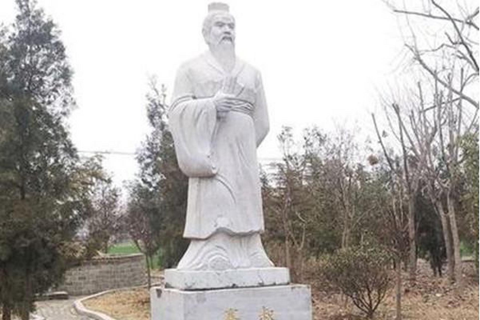 百里奚一生清贫,几经磨难,最后流落到楚国,成了囚徒,秦穆公听说了百里