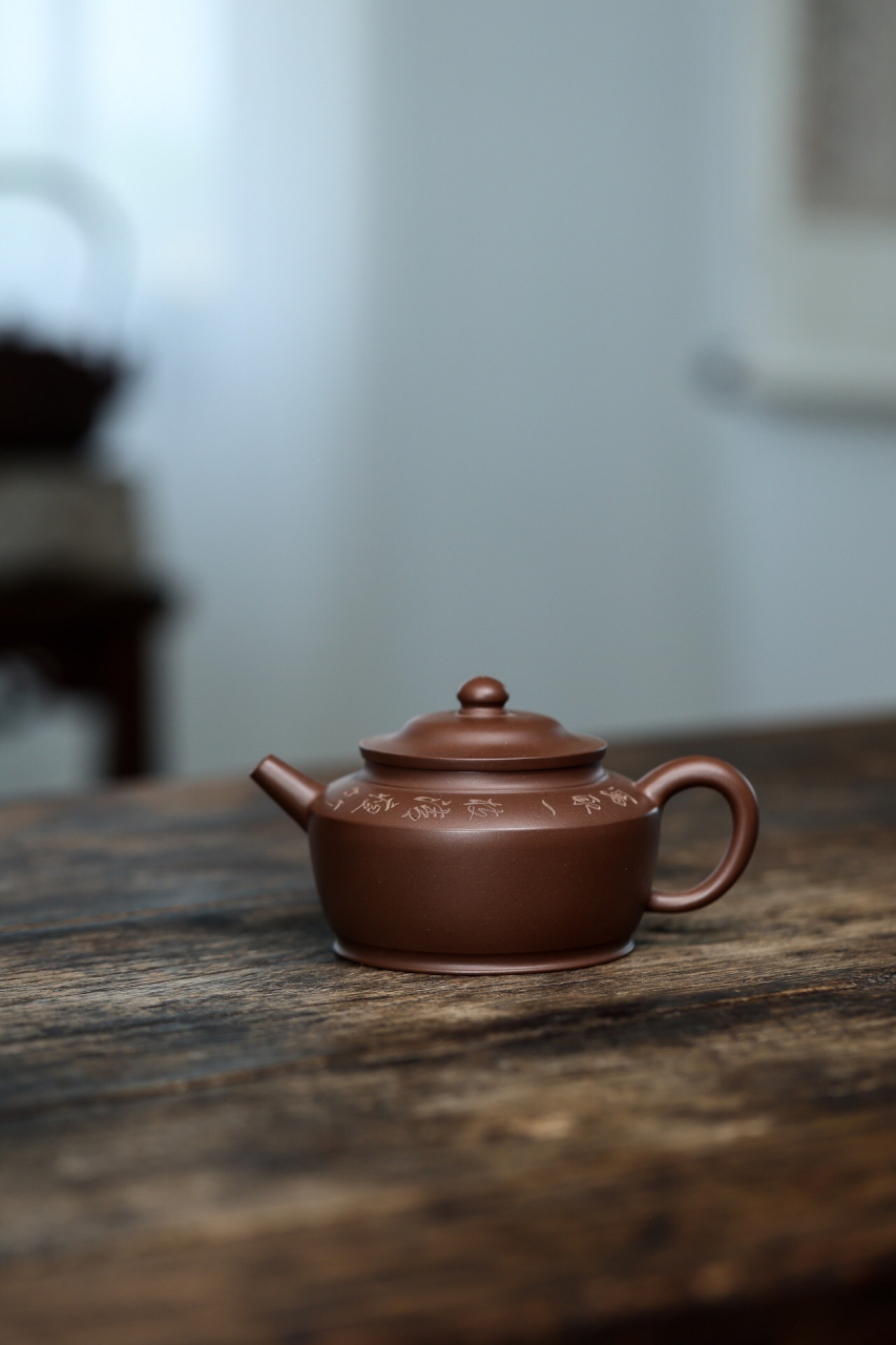 李江全手工制作的渔翁壶.