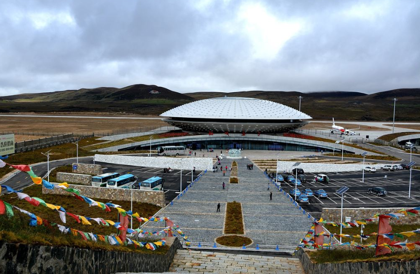 四川省稻城县的稻城亚丁机场,一座海拔高度在全球都排榜首的机场