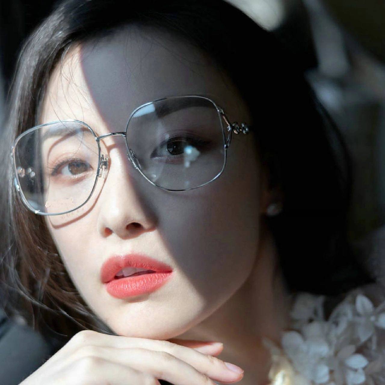 倪妮戴眼镜真的好美呀