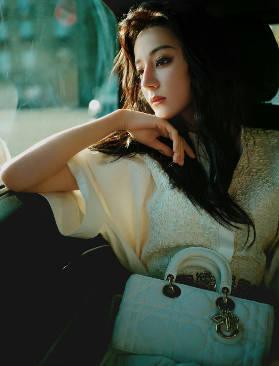 迪丽热巴烟熏妆