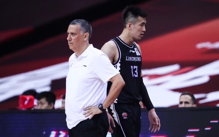杨鸣转正马丁内斯续约,辽宁男篮外援二选一?大韩内线搭档浮现