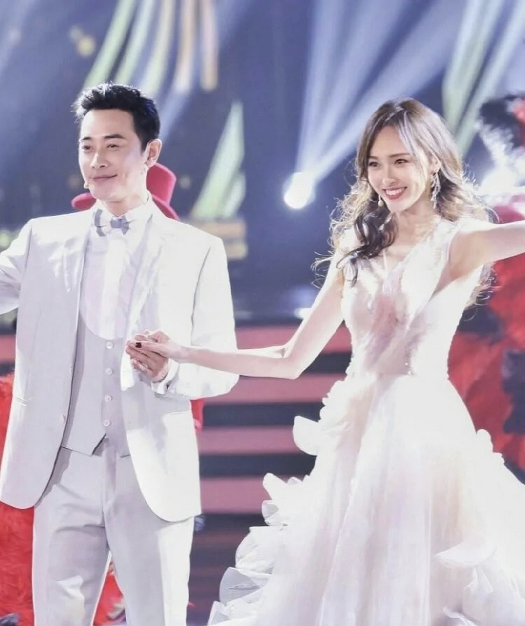 2013年,罗晋和苗圃正准备把婚事办了,苗圃突然接到哥哥的电话:父亲