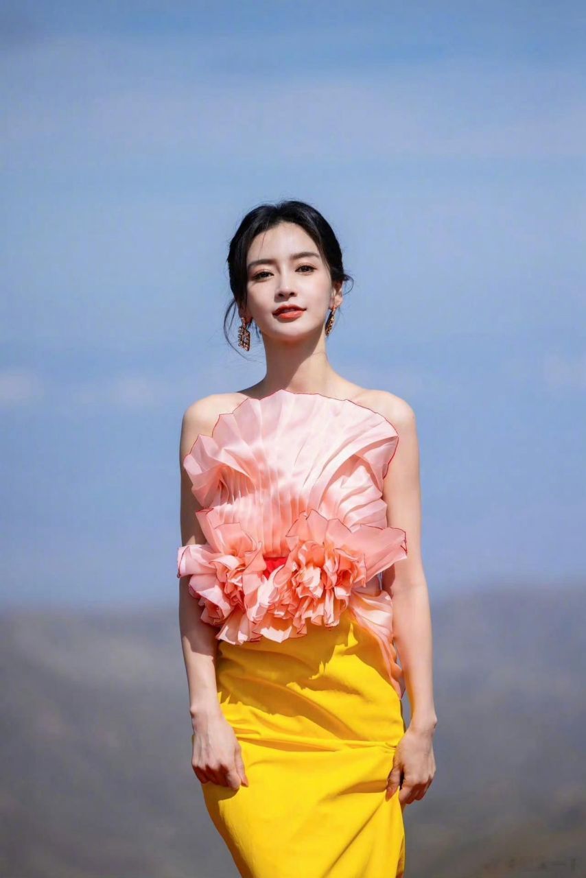 angelababy拥有美丽的容颜;有着自强不息的性格;从不