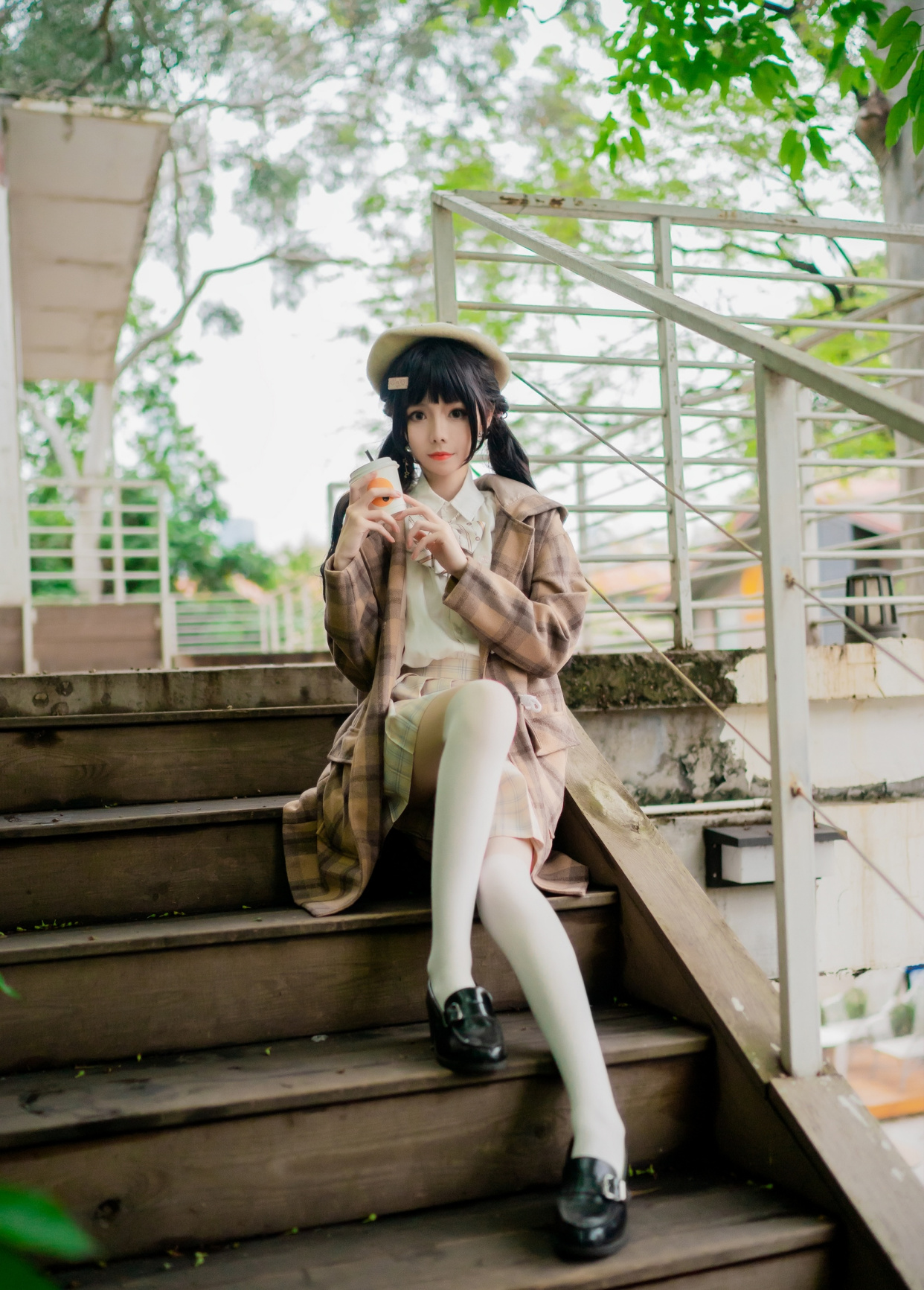 cosplay:短裙jk搭配过膝"白丝"的双马尾小妹妹,一点都不想长大