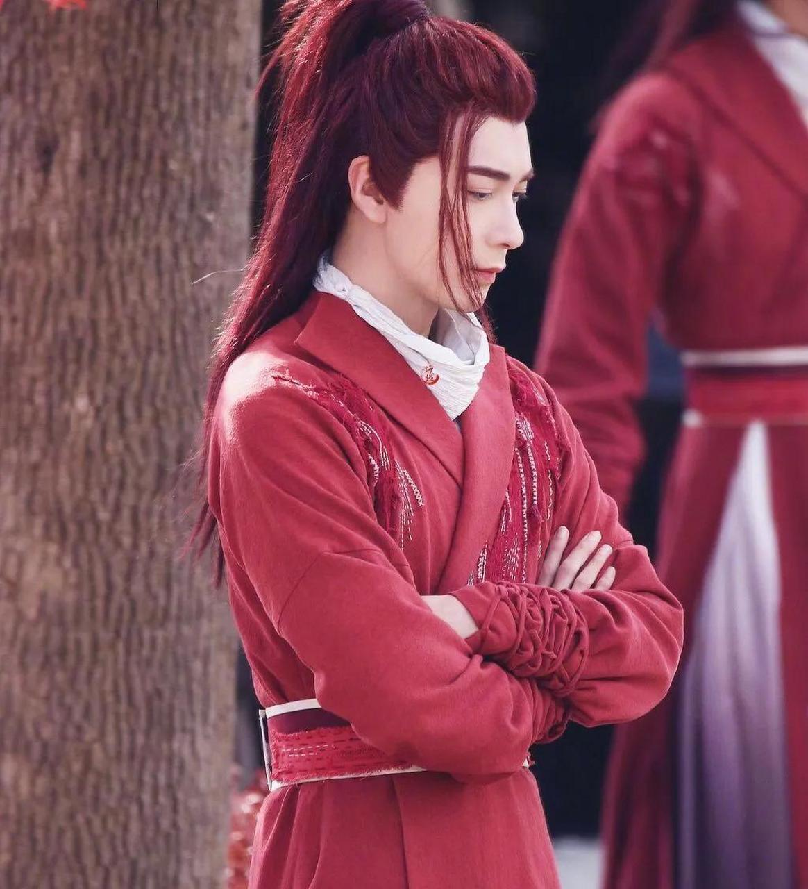 陈星旭在《东宫》里饰演的李承鄞太渣了,当时并没有get到他的颜值,在