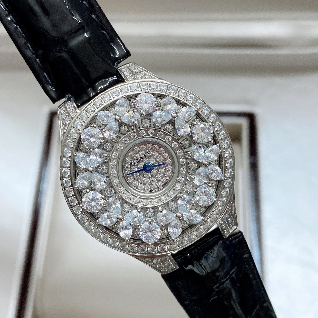 名表赏鉴 格拉夫graff腕表:珠宝之王的璀璨世界  格拉夫graff,这个源